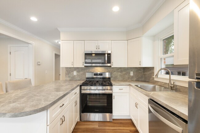 Building Photo - 165 Byrne Ave