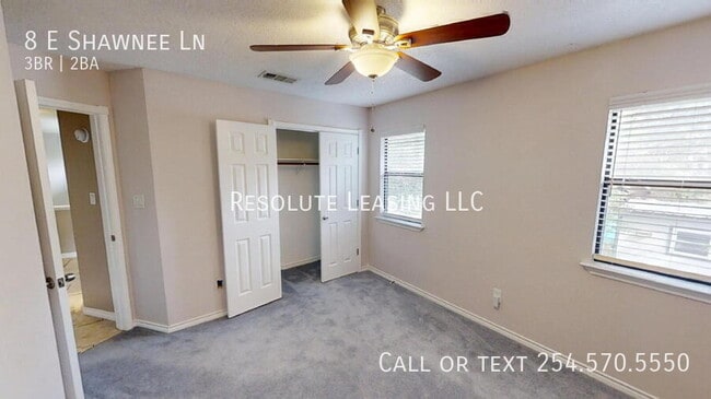 Building Photo - 8 E Shawnee Ln