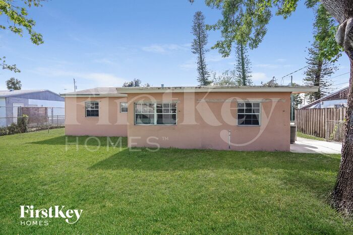 Building Photo - 1520 SW 68th Way