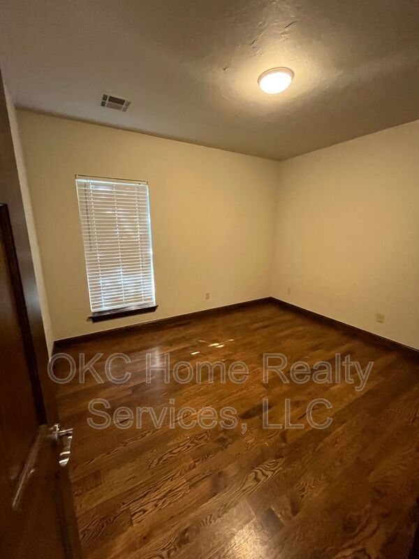 Building Photo - 1216 NW 190th Pl