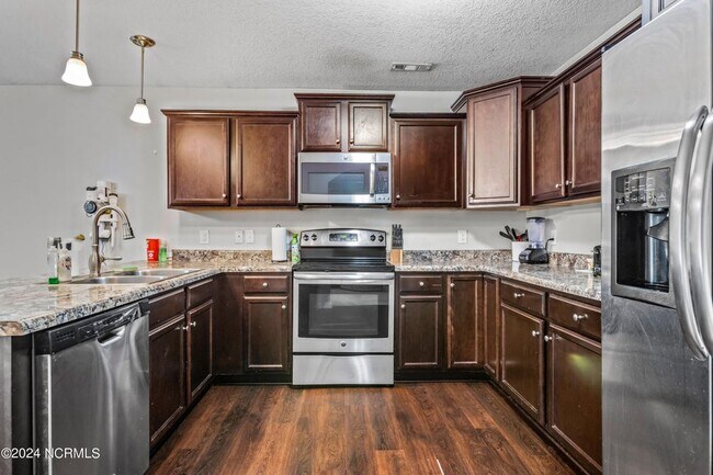 Building Photo - 757 Radiant Dr