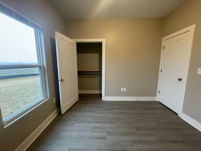 Building Photo - 9333/35 E Wassall