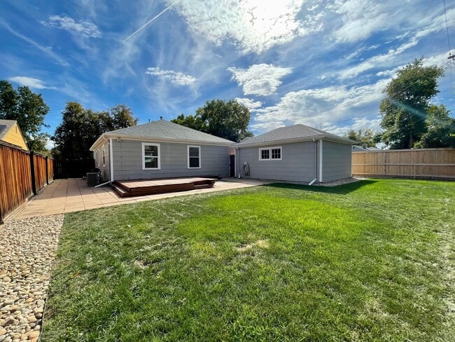 Building Photo - $0 DEPOSIT OPTION!  CHARMING 3BED/2BATH HARVEY PARK RANCH STYLE HOME!