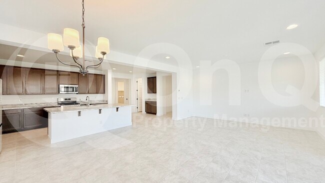 Building Photo - 3606 N 103rd Ave