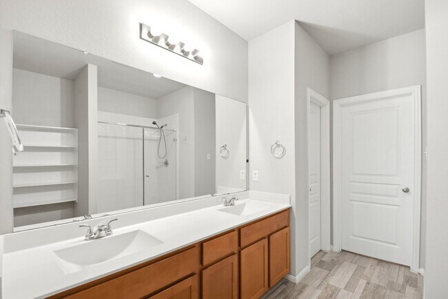 Building Photo - 16203 Centennial Light Dr