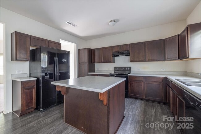 Building Photo - 710 Yorkshire Dr