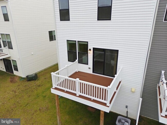 Building Photo - 369 Soft Rush Ln