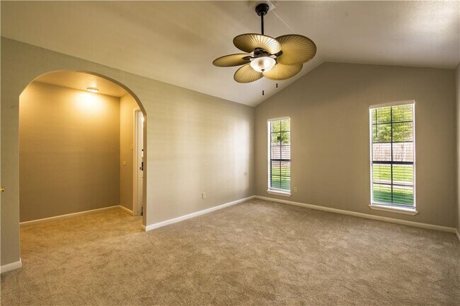 Building Photo - 6810 Willamette Dr