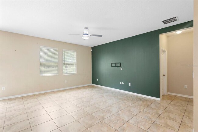 Building Photo - 215 Lakeshore Dr