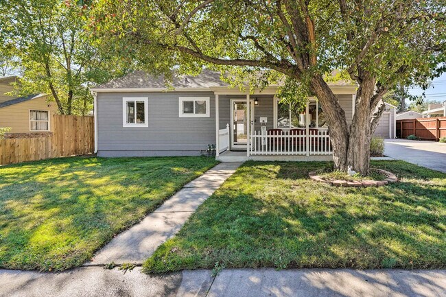 Building Photo - 1217 Falcon Ave