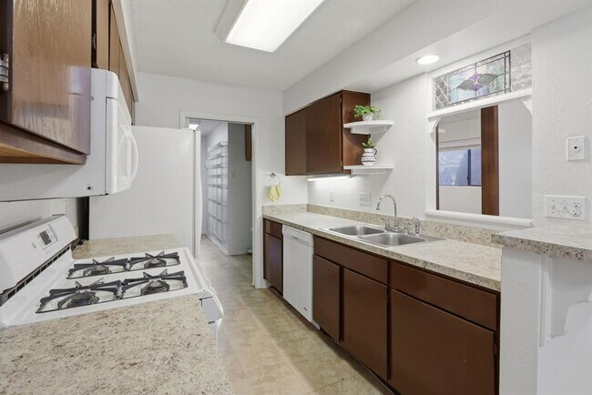Building Photo - 12416 Deer Falls Dr