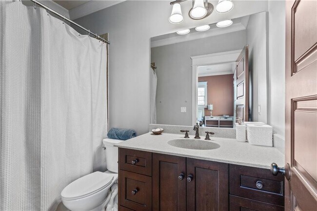 Building Photo - 2125 Cooper Lake Dr SE