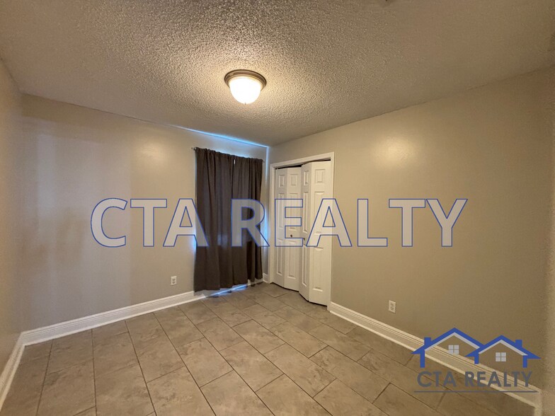 Building Photo - 604 Cypress Dr