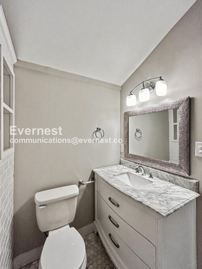 Building Photo - 2214 Joplin Ave