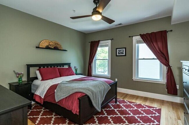 Building Photo - Rare Opportunity – Spacious 4 Bed, 2 Bath ...
