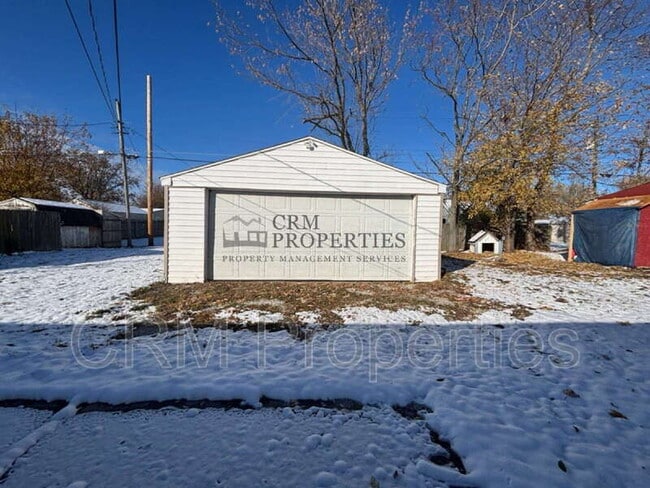 Building Photo - 1008 E Fischer St