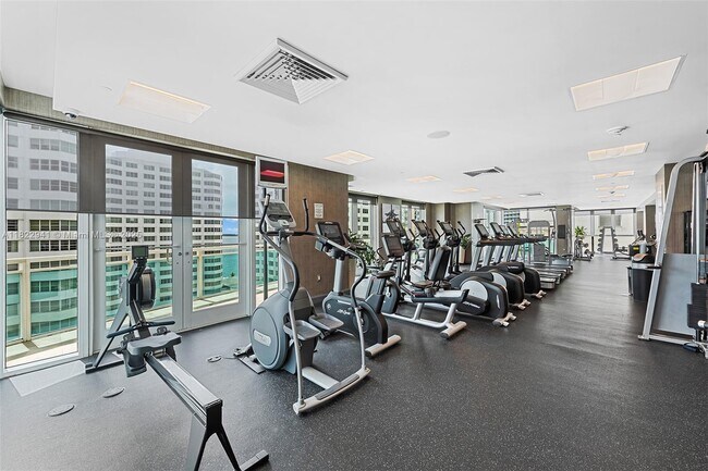 Building Photo - 950 Brickell Bay Dr