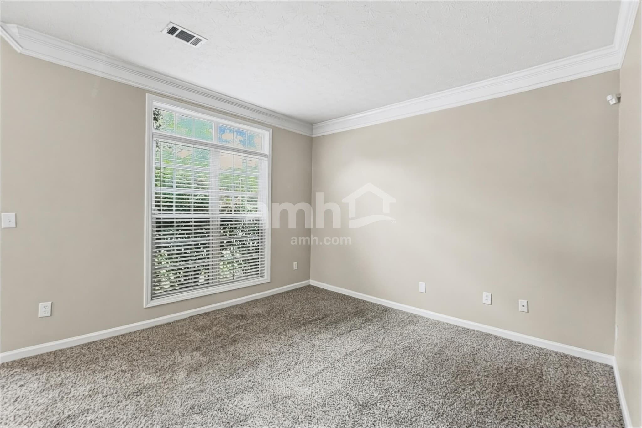 Building Photo - 834 Glen Abbey Dr