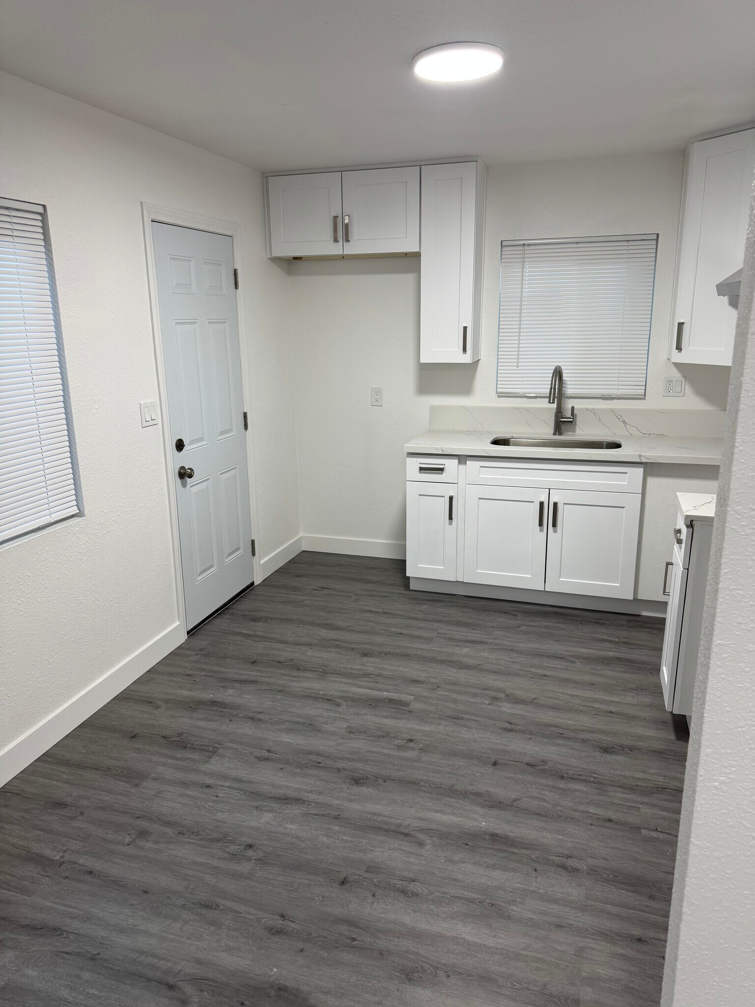 Building Photo - 583 W 16th St