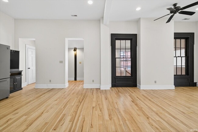 Building Photo - 114 E 6 St