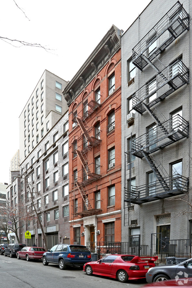 Building - 211 East 11th Street