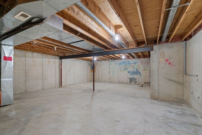 Building Photo - {13862} Spacious townhome in Prime Location + Maintenance Provided Community + Neighborhood Pool ...