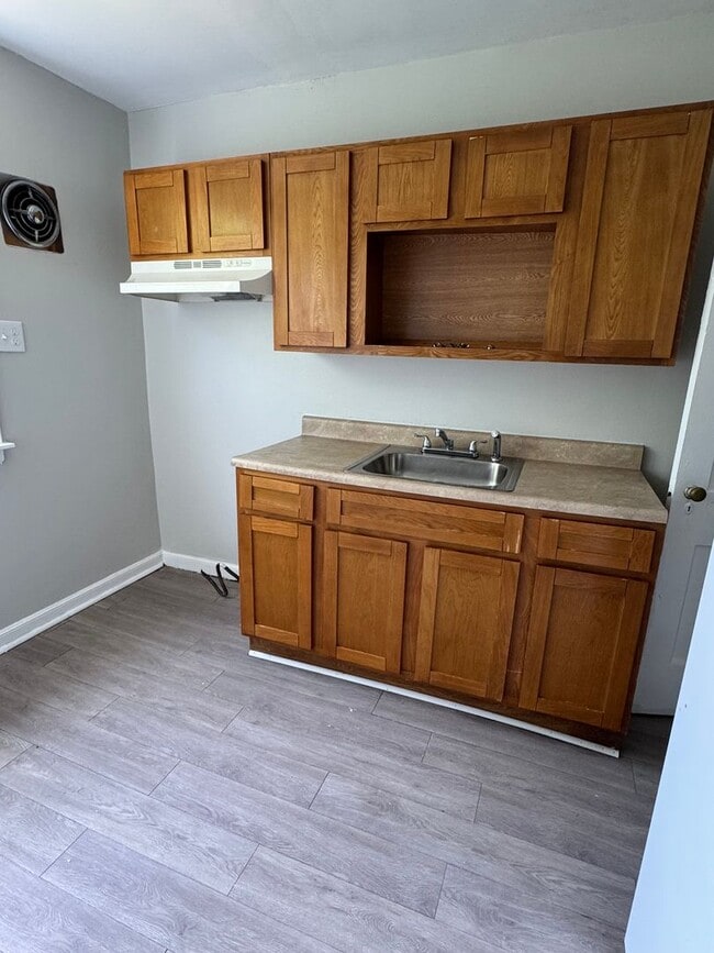 Building Photo - 2-Bedroom Home with Spacious Yard in Junia...