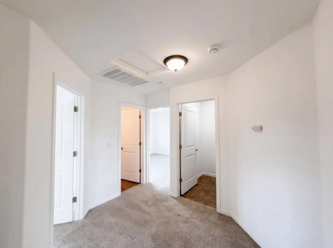 Building Photo - 251 Sugnet Way