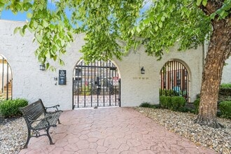 Building Photo - 1111 W 46th St