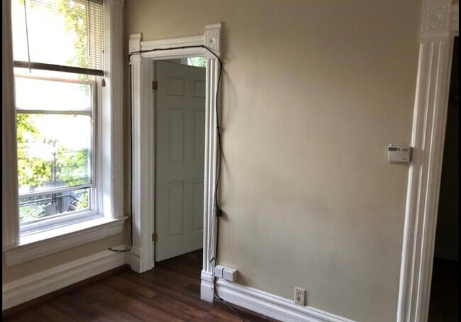 Building Photo - 1014 N Paulina St