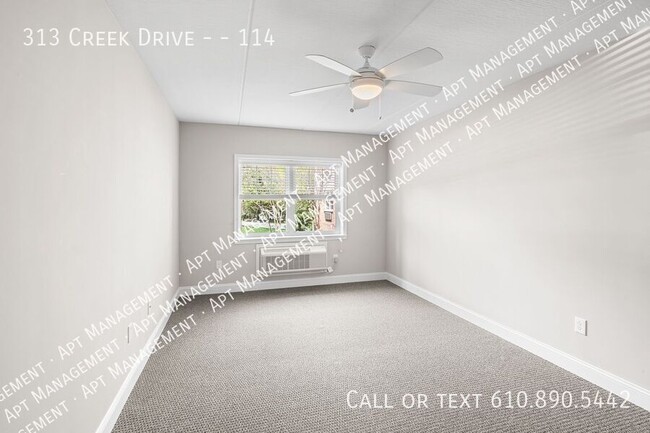Building Photo - 313 Creek Dr