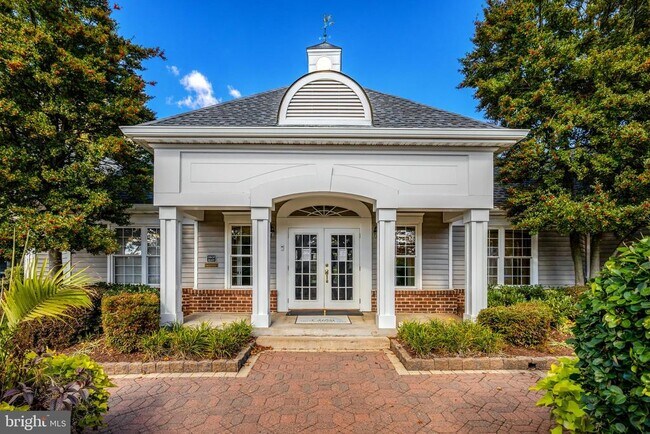 Building Photo - 12890 Fair Briar Ln