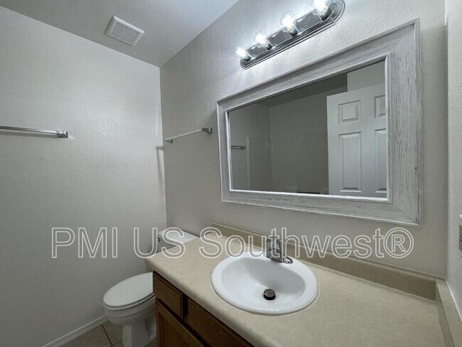 Building Photo - 3619 Gem St