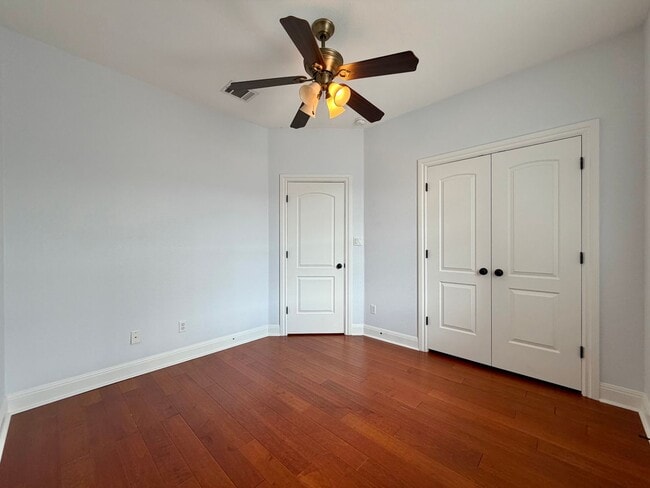 Building Photo - 1402 Parker Ln