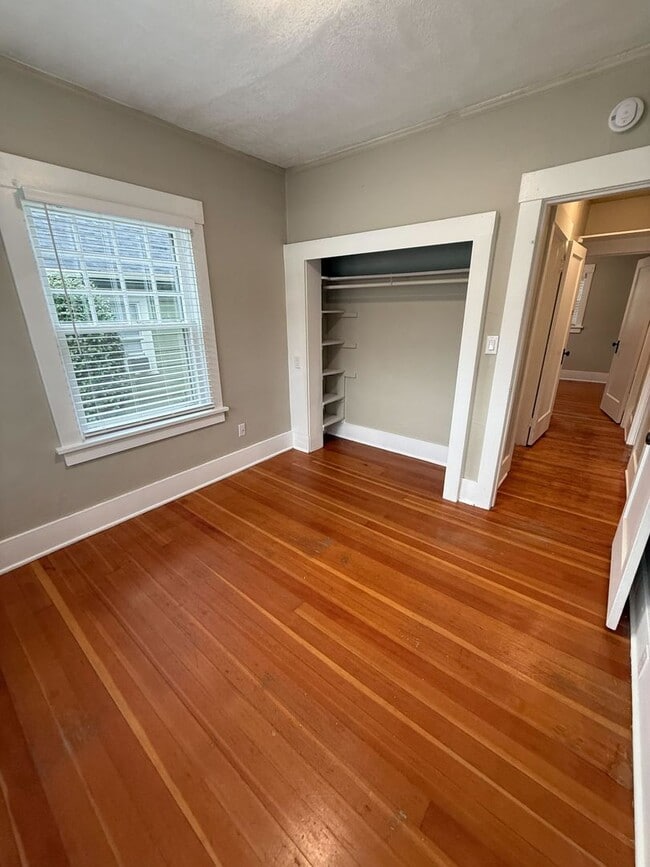 Building Photo - Updated 2Bd/1Ba in Desirable Camas Area!