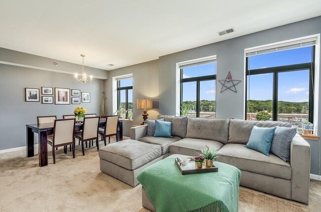 Building Photo - 315 Rantoul St