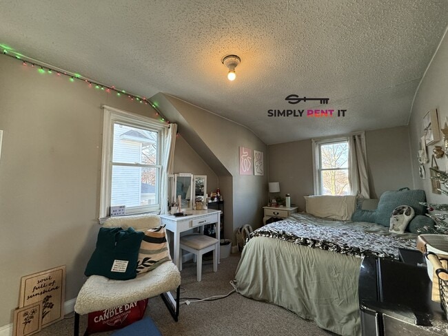 Building Photo - 4 Bedroom On Campus with Free Parking Aug ...