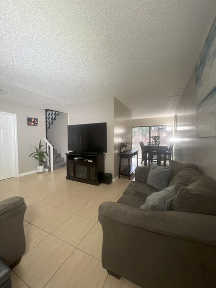 Building Photo - 2524 Coral Springs Dr