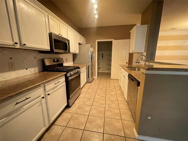 Building Photo - 3508 Blue Ridge Dr