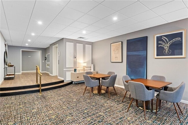 Building Photo - 30 Argyle Ave