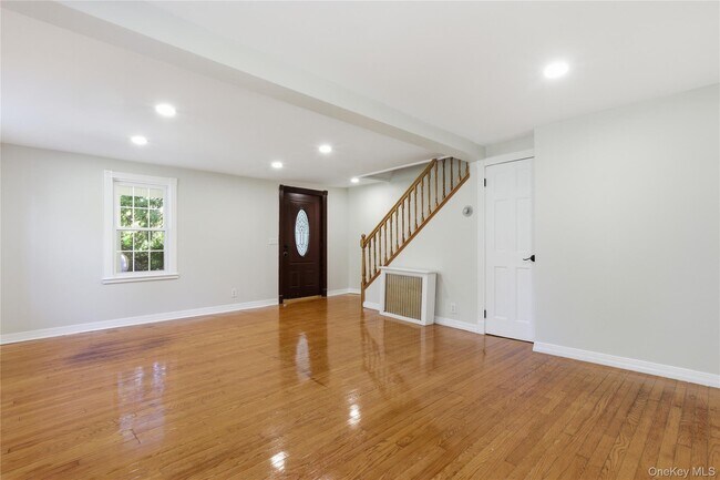 Building Photo - 39 Cox Ave