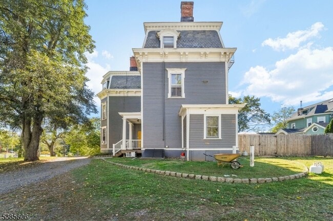 Building Photo - 810 Old York Rd