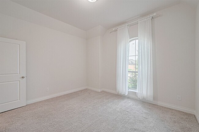 Building Photo - 6906 Montclair Colony Trl