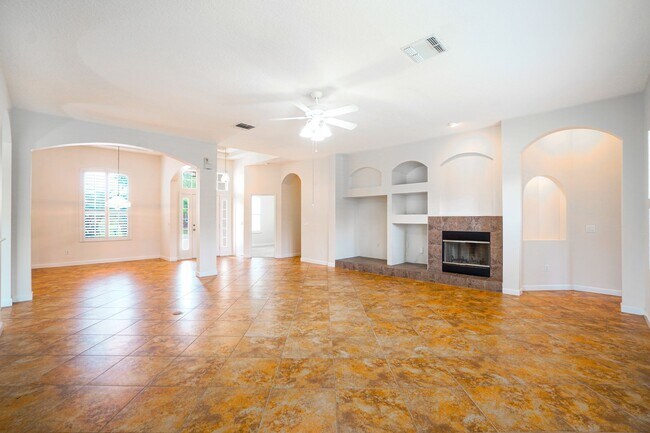 Building Photo - Spacious 3-Bed Home in Magnolia Plantation...