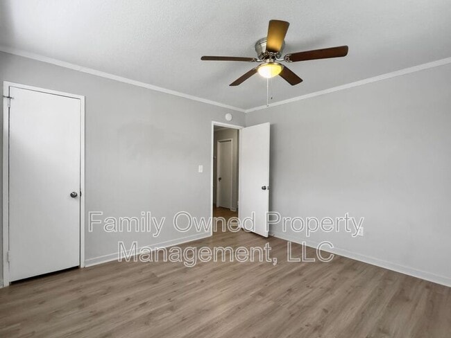 Building Photo - 5805 Chaucer Dr