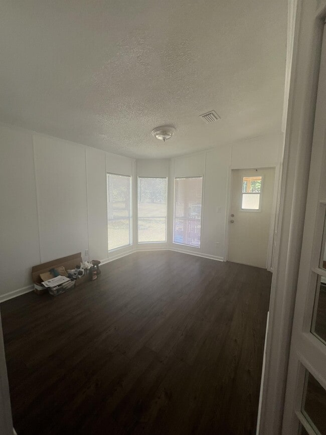 Building Photo - 178 White Oak Dr