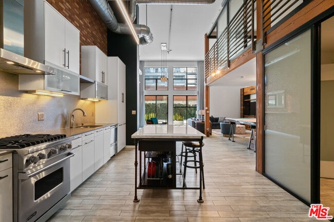 Building Photo - 4115 Glencoe Ave