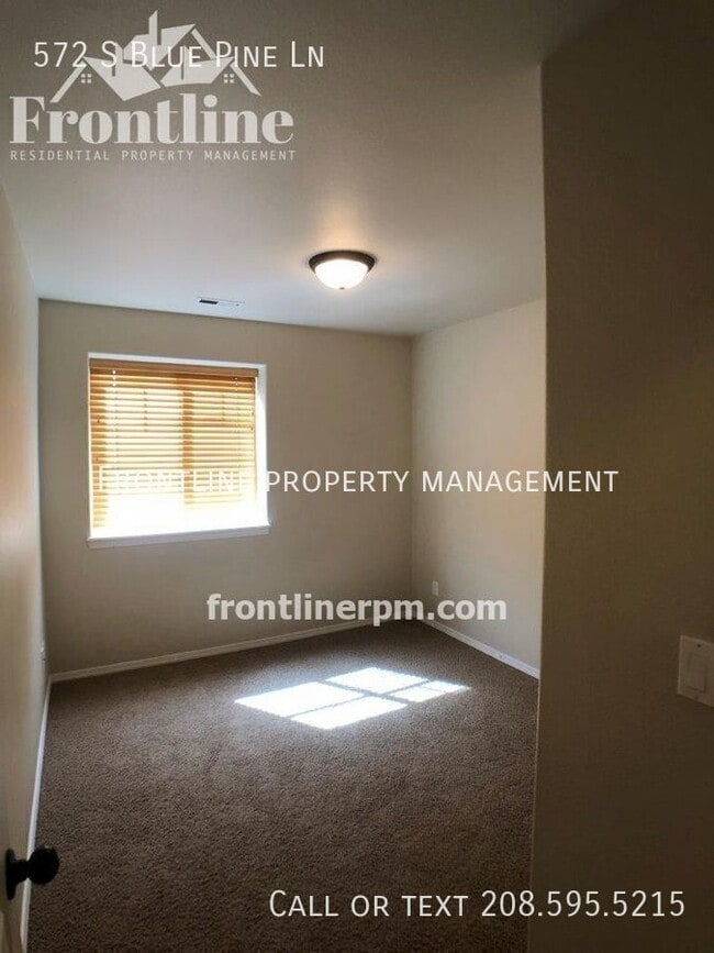 Building Photo - 572 S Blue Pine Ln