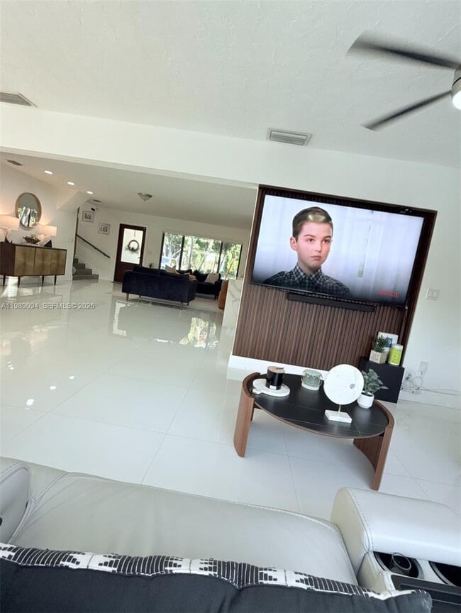 Building Photo - 9495 Dominican Dr