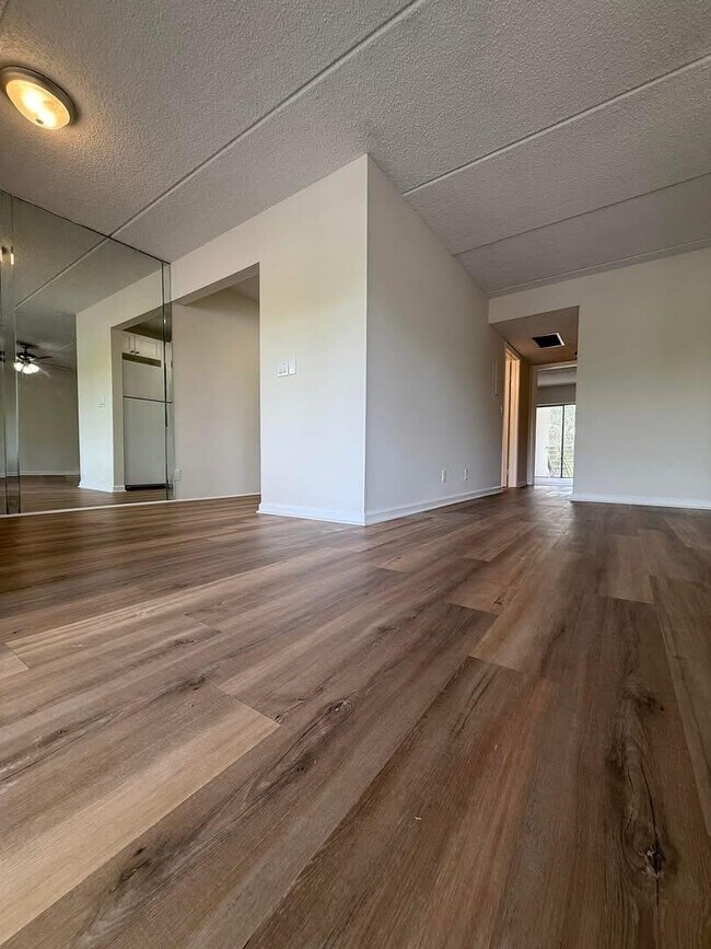 Building Photo - 2000 Springdale Blvd